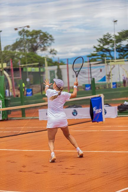 依云锦标赛柳鲑澜加洞战胜亨德森 殷若宁刘依一T26